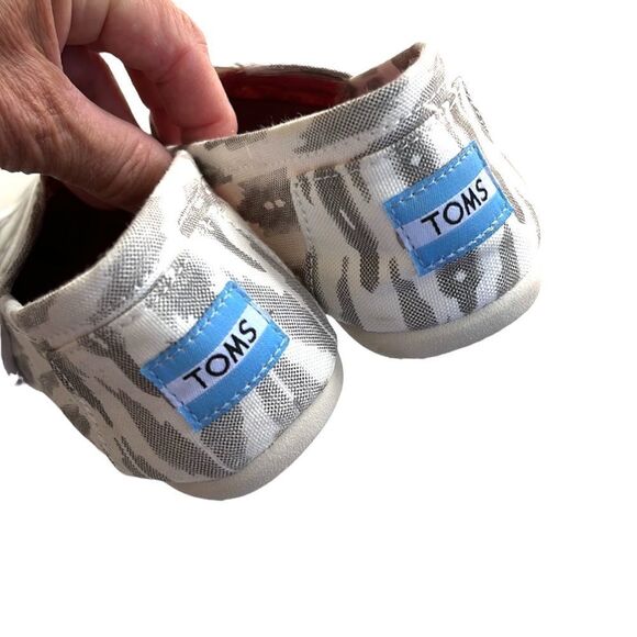 Like new Toms flats - Picture 4 of 5